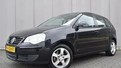 Zwart, metallic lak Gebruikt 2005 VW Polo Comfortline Hatchback | € 1.950 (Eerlijke prijs)