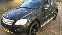 Zwart, metallic lak Gebruikt 2006 Mercedes ML350 SUV | € 15.900