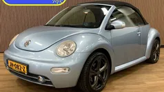 Blauw, metallic lak Gebruikt 2005 VW Beetle Comfortline Cabriolet | € 4.745 (Eerlijke prijs)