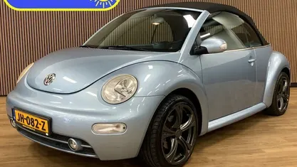 Blauw, metallic lak Gebruikt 2005 VW Beetle Comfortline Cabriolet | € 4.745 (Eerlijke prijs)