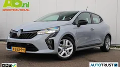 Grijs Gebruikt 2024 Renault Clio V Evolution Hatchback | € 16.900 (Eerlijke prijs)