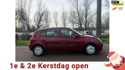 Rood (metallic) Gebruikt 2002 Renault Clio II Hatchback | € 1.099 (Goede deal)