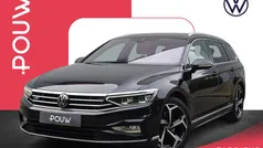 Zwart Gebruikt 2023 VW Passat Business+ Stationwagen | € 31.700 (Eerlijke prijs)