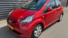 Rood Gebruikt 2010 Toyota Aygo Hatchback | € 2.695 (Eerlijke prijs)