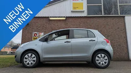 Occasion Toyota Yaris Cool 69 PK (50 kW) 2010 Grijs Hatchback