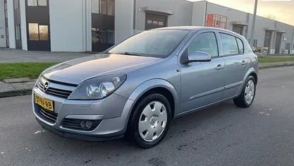 Occasion Opel Astra Enjoy 105 PK (77 kW) 2005 Grijs Hatchback