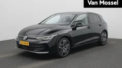 Zwart Gebruikt 2024 VW Golf VIII Edition Hatchback | € 36.900 (Eerlijke prijs)