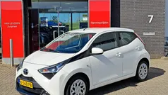 Wit Gebruikt 2021 Toyota Aygo X-play Hatchback | € 11.400 (Eerlijke prijs)