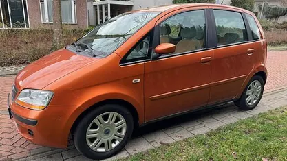 Oranje Gebruikt 2004 Fiat Idea Dynamic MPV | € 999 (Goede deal)