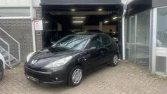 Zwart, metallic lak Gebruikt 2009 Peugeot 206+ Hatchback | € 1.499 (Super prijs)