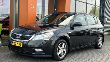 Occasion Kia Ceed 90 PK (66 kW) 2010 Zwart Hatchback