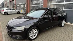 Zwart, metallic lak Gebruikt 2018 Skoda Superb Business Line Stationwagen | € 19.450 (Eerlijke prijs)