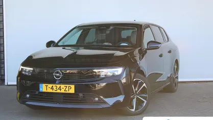 Zwart Gebruikt 2023 Opel Astra Stationwagen | € 25.895 (Goede deal)