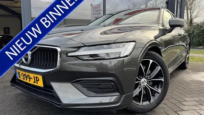 Grijs Occasion 2021 Volvo V60 Momentum Stationwagen | € 24.950 (Super prijs)
