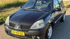 Zwart Gebruikt 2004 Renault Clio II Dynamique Hatchback | € 999 (Goede deal)