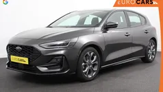 Grijs Gebruikt 2023 Ford Focus ST-Line Hatchback | € 21.690 (Eerlijke prijs)