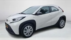 Wit Gebruikt 2022 Toyota Aygo Play Hatchback | € 19.949 (Eerlijke prijs)