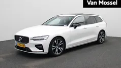 Wit Gebruikt 2021 Volvo V60 R-Design Stationwagen | € 27.900 (Eerlijke prijs)