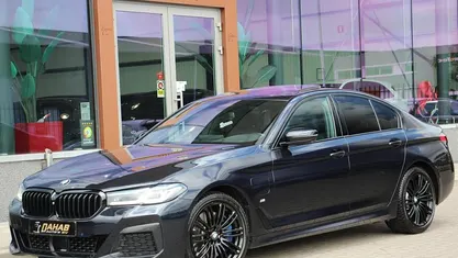Zwart Gebruikt 2021 BMW 545e M Sport Sedan | € 48.995 (Eerlijke prijs)