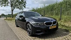 Zwart Gebruikt 2022 BMW 330 Executive Stationwagen | € 32.475 (Goede deal)