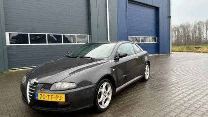Occasion Alfa Romeo GT 140 PK (102 kW) 2006 Grijs Coupé