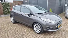Grijs (metallic) Gebruikt 2017 Ford Fiesta Titanium Sedan | € 8.950 (Eerlijke prijs)