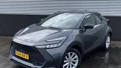 Ash grey metallic (grijs metallic) Gebruikt 2024 Toyota C-HR Active SUV | € 29.850 (Super prijs)