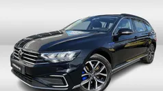 Zwart Gebruikt 2021 VW Passat Comfortline Stationwagen | € 25.450 (Eerlijke prijs)