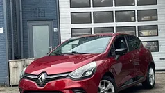 Rood Gebruikt 2016 Renault Clio IV Night&Day Hatchback | € 6.995 (Eerlijke prijs)