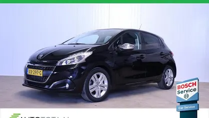Zwart, metallic lak Gebruikt 2019 Peugeot 208 Signature Sky Hatchback | € 9.200 (Eerlijke prijs)