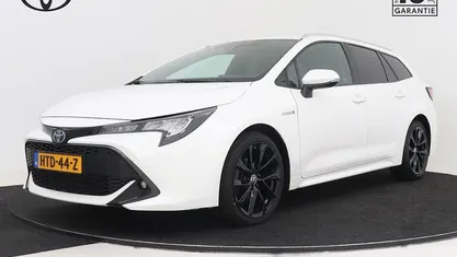 Wit Gebruikt 2021 Toyota Corolla Active Stationwagen | € 21.900 (Eerlijke prijs)