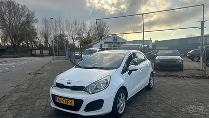 Wit Gebruikt 2012 Kia Rio Comfort Hatchback | € 2.500 (Goede deal)