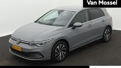 Grijs Gebruikt 2023 VW Golf VIII Pro Hatchback | € 32.900 (Eerlijke prijs)