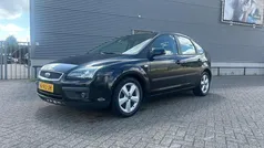 Zwart, metallic lak Gebruikt 2005 Ford Focus Hatchback | € 2.595 (Goede deal)