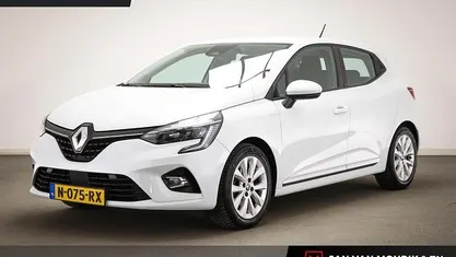 Wit Occasion 2022 Renault Clio V Intens Hatchback | € 16.245 (Goede deal)