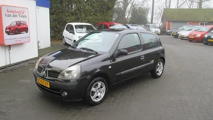 Occasion Renault Clio II Authentique 75 PK (55 kW) 2004 Zwart (metallic) Hatchback