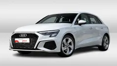 Wit, metallic lak Gebruikt 2024 Audi A3 Sportback Design Hatchback | € 34.950 (Eerlijke prijs)
