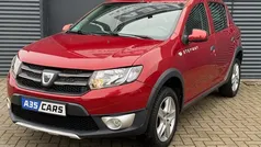 Rood Gebruikt 2013 Dacia Sandero Lauréate Hatchback | € 5.950 (Eerlijke prijs)