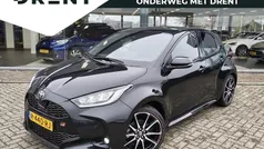 Zwart Gebruikt 2022 Toyota Yaris Premium Hatchback | € 24.895 (Eerlijke prijs)