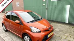 Oranje Gebruikt 2012 Toyota Aygo Hatchback | € 6.499 (Eerlijke prijs)