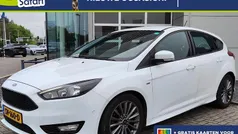 Gebruikt 2018 Ford Focus ST-Line Hatchback | € 15.435 (Eerlijke prijs)