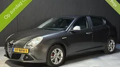 Grijs Gebruikt 2010 Alfa Romeo Giulietta Distinctive Hatchback | € 6.999 (Eerlijke prijs)
