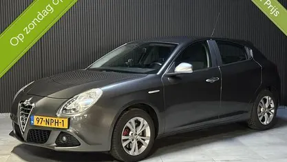 Grijs Gebruikt 2010 Alfa Romeo Giulietta Distinctive Hatchback | € 6.999 (Eerlijke prijs)