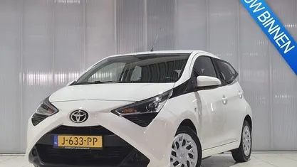 Wit Gebruikt 2020 Toyota Aygo X-play Hatchback | € 10.400 (Eerlijke prijs)