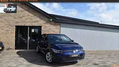 Blauw Gebruikt 2022 VW Golf VIII Life Hatchback | € 22.900 (Goede deal)