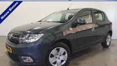 Grijs, metallic lak Gebruikt 2019 Dacia Sandero Lauréate Hatchback | € 9.995 (Eerlijke prijs)