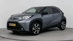 Celestite grey metallic (grijs metallic) Gebruikt 2024 Toyota Aygo Envy Hatchback | € 22.945 (Eerlijke prijs)