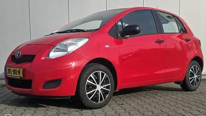 Rood Occasion 2009 Toyota Yaris Hatchback | € 3.500 (Eerlijke prijs)