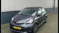 Grijs Gebruikt 2014 Toyota Aygo Hatchback | € 3.650 (Eerlijke prijs)