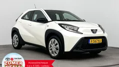 Gebruikt 2024 Toyota Aygo Play Hatchback | € 18.499 (Eerlijke prijs)